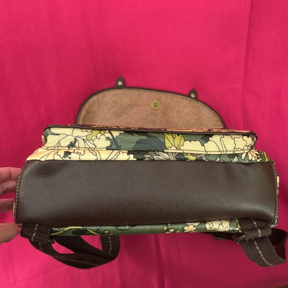 Cute Sakroots versatile green floral backpack/bag. - Picture 9 of 9